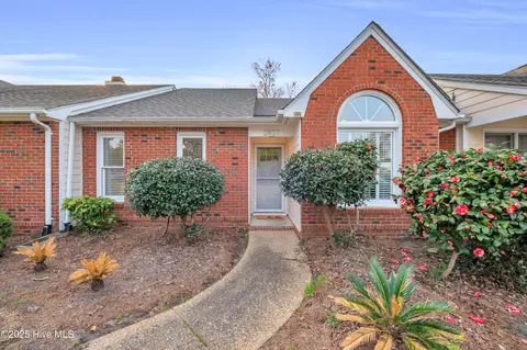 2827 Springfield Dr, Wilmington, NC 28405