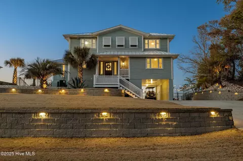7606 Sound Dr, Emerald Isle, NC 28594