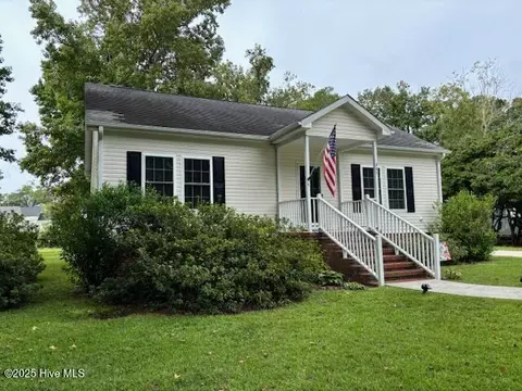 405 Vandemere St, Oriental, NC 28571