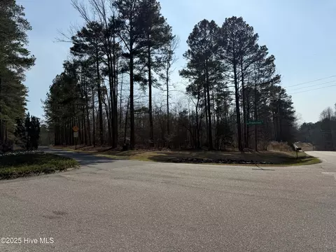18 Trailcrest Dr, Rockingham, NC 28379
