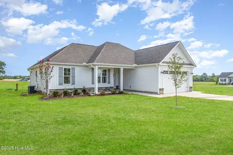 71 Royal Ave, Selma, NC 27576 photo 2