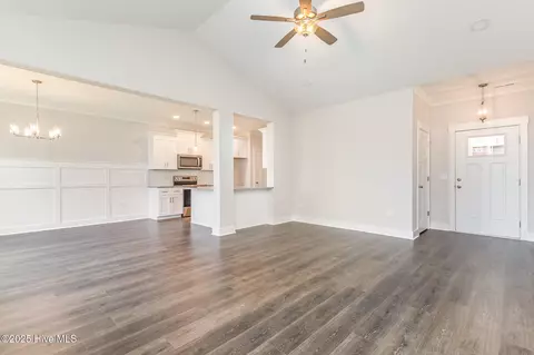 71 Royal Ave, Selma, NC 27576 photo 5