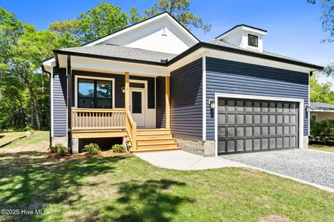 215 NE 37th St, Oak Island, NC 28465