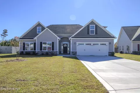 605 Retreat Ct, Jacksonville, NC 28546