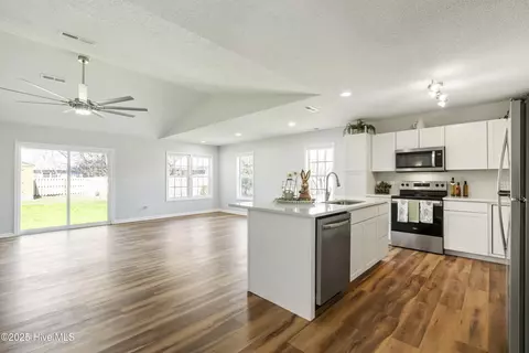 105 Bay Tree Cir, Hampstead, NC 28443 photo 4