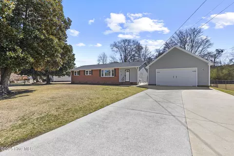 45 Dixie Trl, Jacksonville, NC 28546