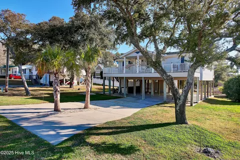 1745 Seagull Way SW, Ocean Isle Beach, NC 28469