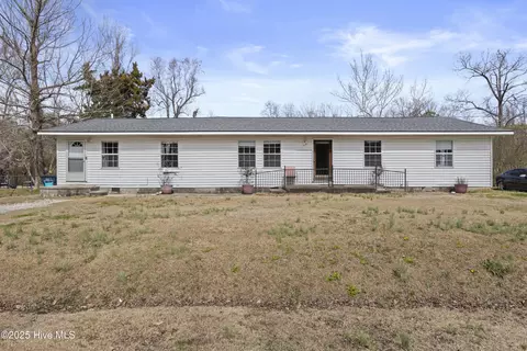 348 Collins St, Jacksonville, NC 28540