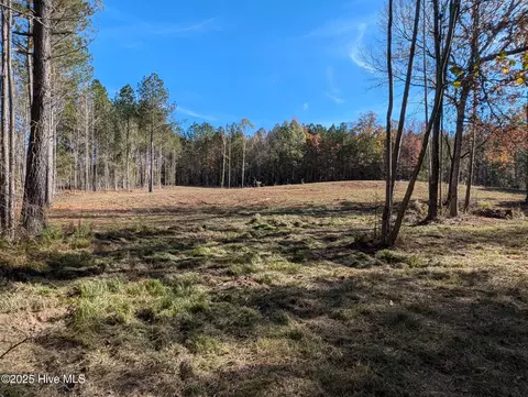 654 Summitt St, Carthage, NC 28327