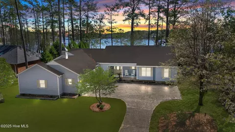 38 Shore Dr E, Oriental, NC 28571