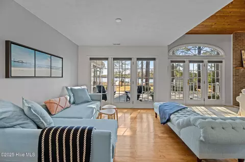 38 Shore Dr E, Oriental, NC 28571 photo 4