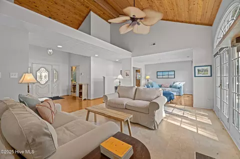 38 Shore Dr E, Oriental, NC 28571 photo 2