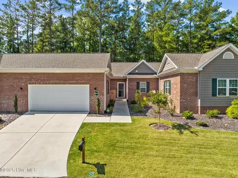 810 Lighthorse Cir, Aberdeen, NC 28315