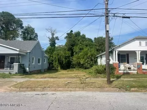 810 S 8th St, Wilmington, NC 28401