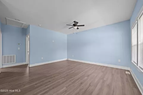 105 Bryan Pl, Washington, NC 27889 photo 3
