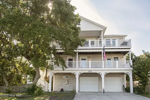 108 S Harbor Dr, Surf City, NC 28445