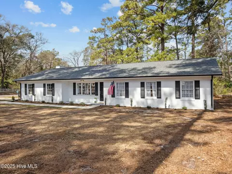 4112 Country Club Rd, Morehead City, NC 28557