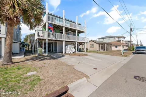 414 Fort Fisher Blvd S, Kure Beach, NC 28449