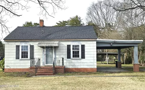 410 E Main St, Whitakers, NC 27891