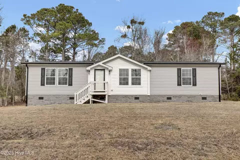 615 Perkins Dr, Hampstead, NC 28443