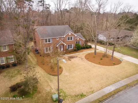132 Epworth Dr, Jacksonville, NC 28546