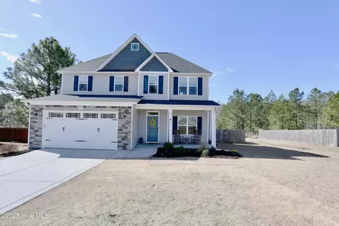 1025 Hydrangea Dr, Aberdeen, NC 28315