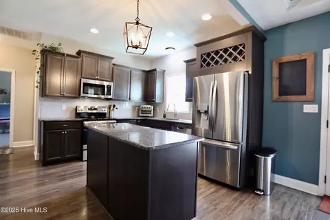 1025 Hydrangea Dr, Aberdeen, NC 28315 photo 12
