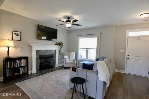 1025 Hydrangea Dr, Aberdeen, NC 28315 photo 6