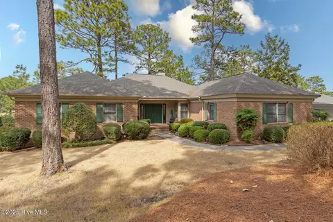 46 Highland View Dr, Southern Pines, NC 28387