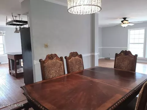 Dining - 200 Oakmont Dr, Hampstead, NC 28443 photo 4 of 6