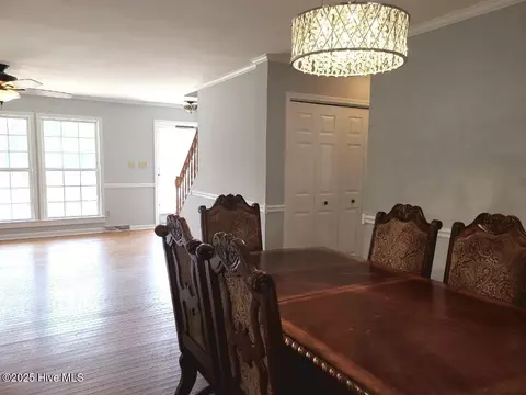 Dining - 200 Oakmont Dr, Hampstead, NC 28443 photo 3 of 6