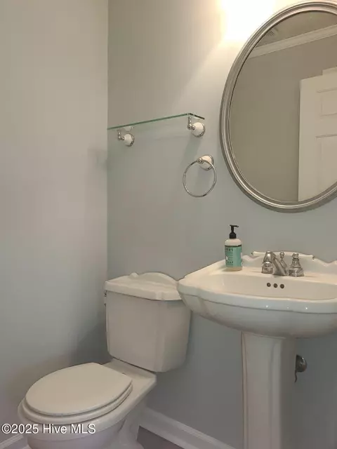 Bath - 200 Oakmont Dr, Hampstead, NC 28443 photo 4 of 6