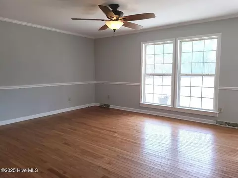 Living - 200 Oakmont Dr, Hampstead, NC 28443 photo 2 of 8