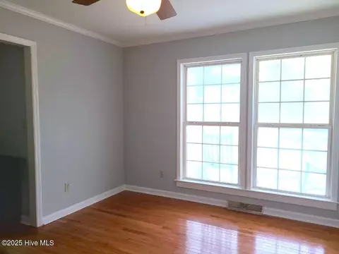 Living - 200 Oakmont Dr, Hampstead, NC 28443 photo 7 of 8