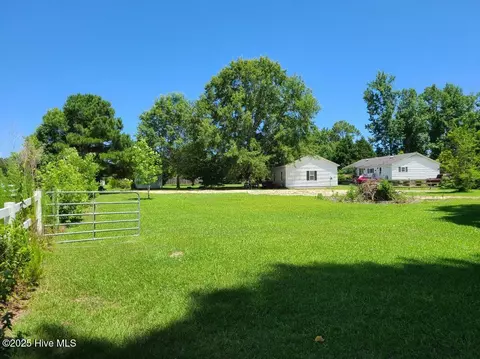 Exterior - 200 Oakmont Dr, Hampstead, NC 28443 photo 13 of 23
