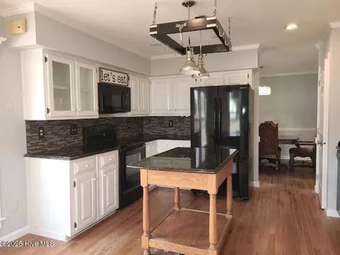 Kitchen - 200 Oakmont Dr, Hampstead, NC 28443 photo 1 of 2
