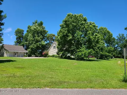 Exterior - 200 Oakmont Dr, Hampstead, NC 28443 photo 5 of 23