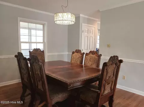 Dining - 200 Oakmont Dr, Hampstead, NC 28443 photo 2 of 6