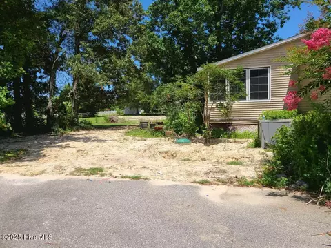 Exterior - 200 Oakmont Dr, Hampstead, NC 28443 photo 10 of 23