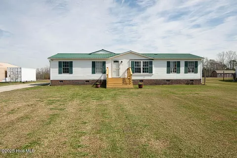 368 Swinson Rd, Maple Hill, NC 28454