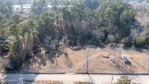 123 Wildcat Pond Rd, Hubert, NC 28539