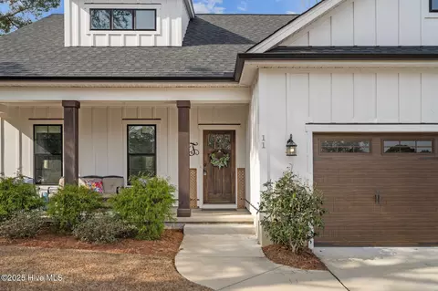 11 Sailview Ct, Hampstead, NC 28443