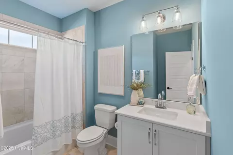 Bath - 285 Planters Walk, Hampstead, NC 28443 photo 4 of 4