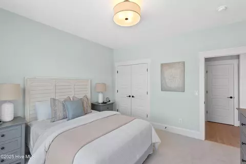 Bedroom - 285 Planters Walk, Hampstead, NC 28443 photo 4 of 7