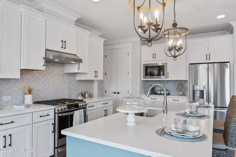 Kitchen - 285 Planters Walk, Hampstead, NC 28443 photo 2 of 3