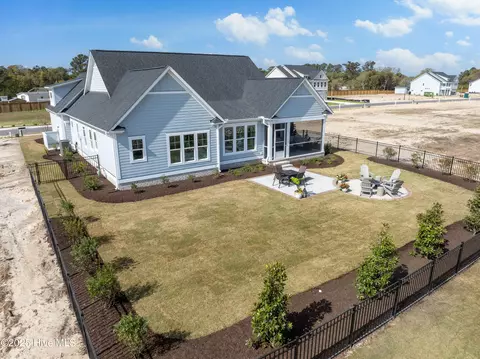 Exterior - 285 Planters Walk, Hampstead, NC 28443 photo 5 of 7
