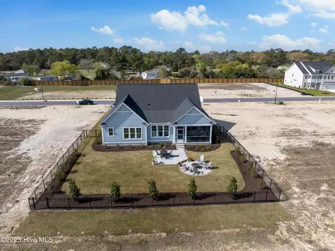 Exterior - 285 Planters Walk, Hampstead, NC 28443 photo 6 of 7