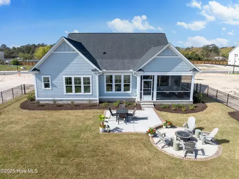 Exterior - 285 Planters Walk, Hampstead, NC 28443 photo 4 of 7