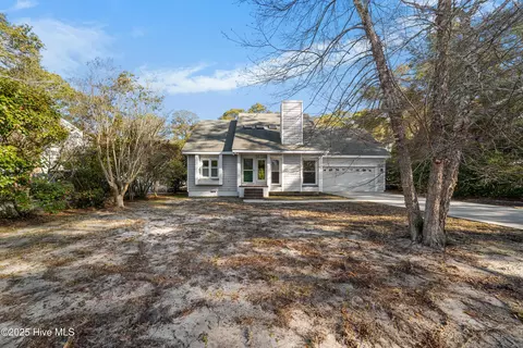 704 W 9th St, Southport, NC 28461
