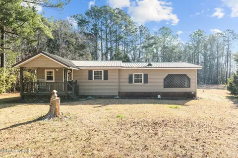 757 Kennels Beach Rd, Grantsboro, NC 28529